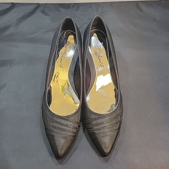 BRAND NEW EASY STREET ALIVE 5 NOBEL POINTED TOE LOW HEEL PUMPS - Picture 2 of 16